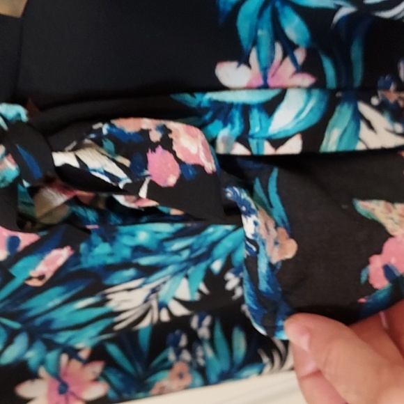 Black with Tropical Print Tea Length Ruffle Accent in Front w/ Tie Skirt Size M - Picture 2 of 6